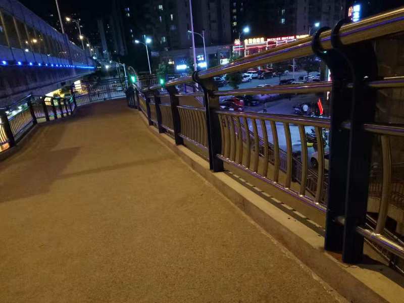 不銹鋼橋梁護(hù)欄